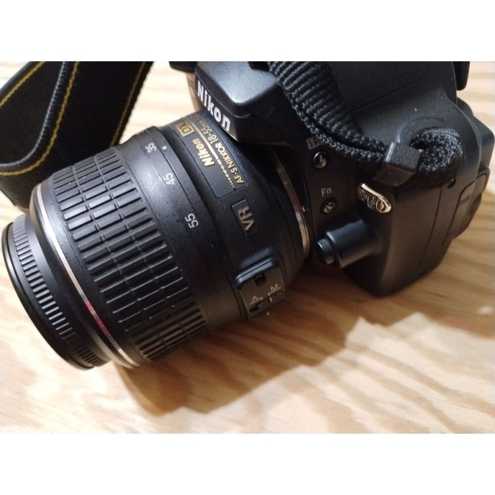 Nikon D60 Digital SLR Camera Bundle - Picture 7 of 15